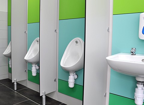 Alternated coloured urinal wall panles